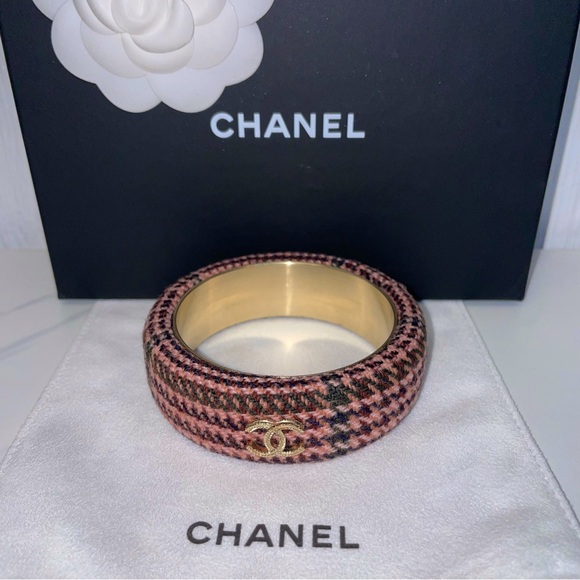 Chanel Pink Tweed & Gold CC Bangle Bracelet! - Picture 1 of 6